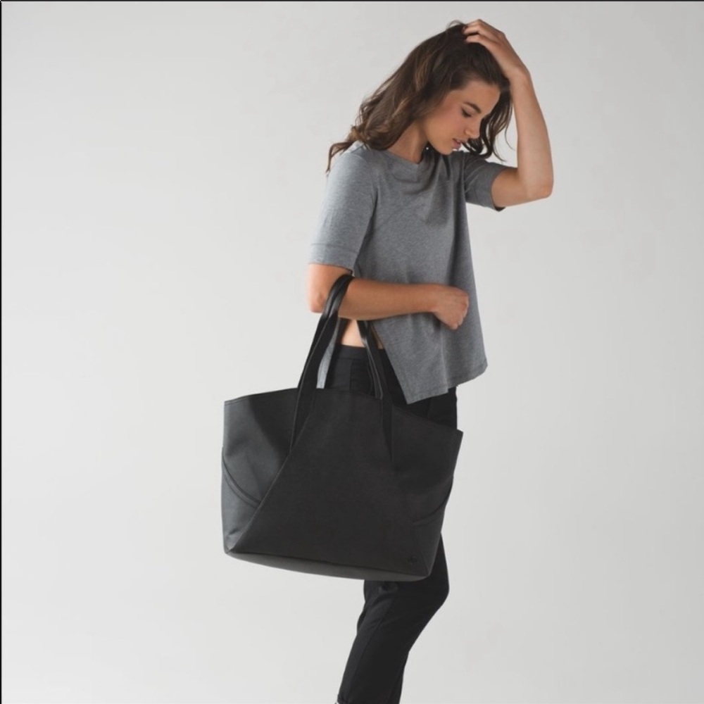 Lululemon tote bag